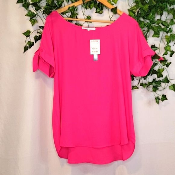 Violet + Claire Tops - Violet + Claire. Peek a Boo Shoulder. Beautiful Blouse. Size Large. NWT